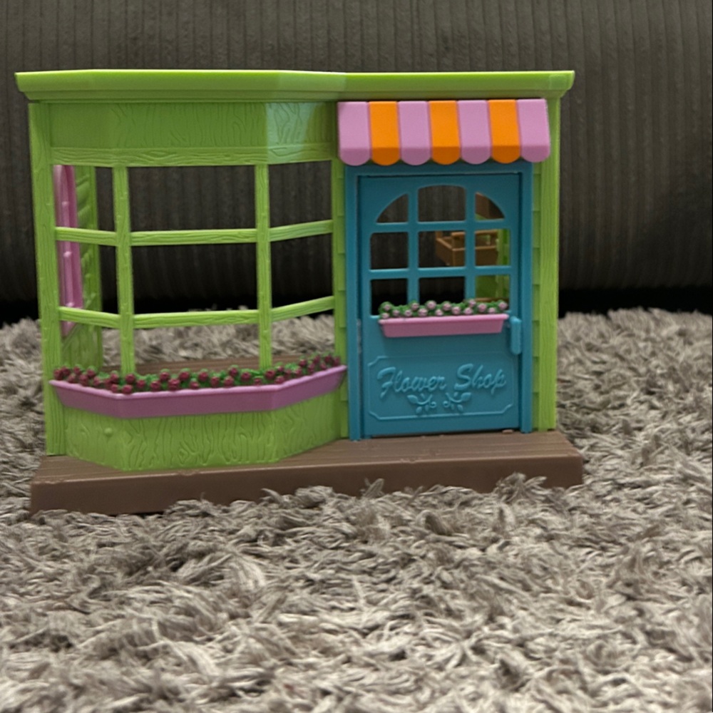 Li’l Petals Flower Shop
Store Playset with Accessories